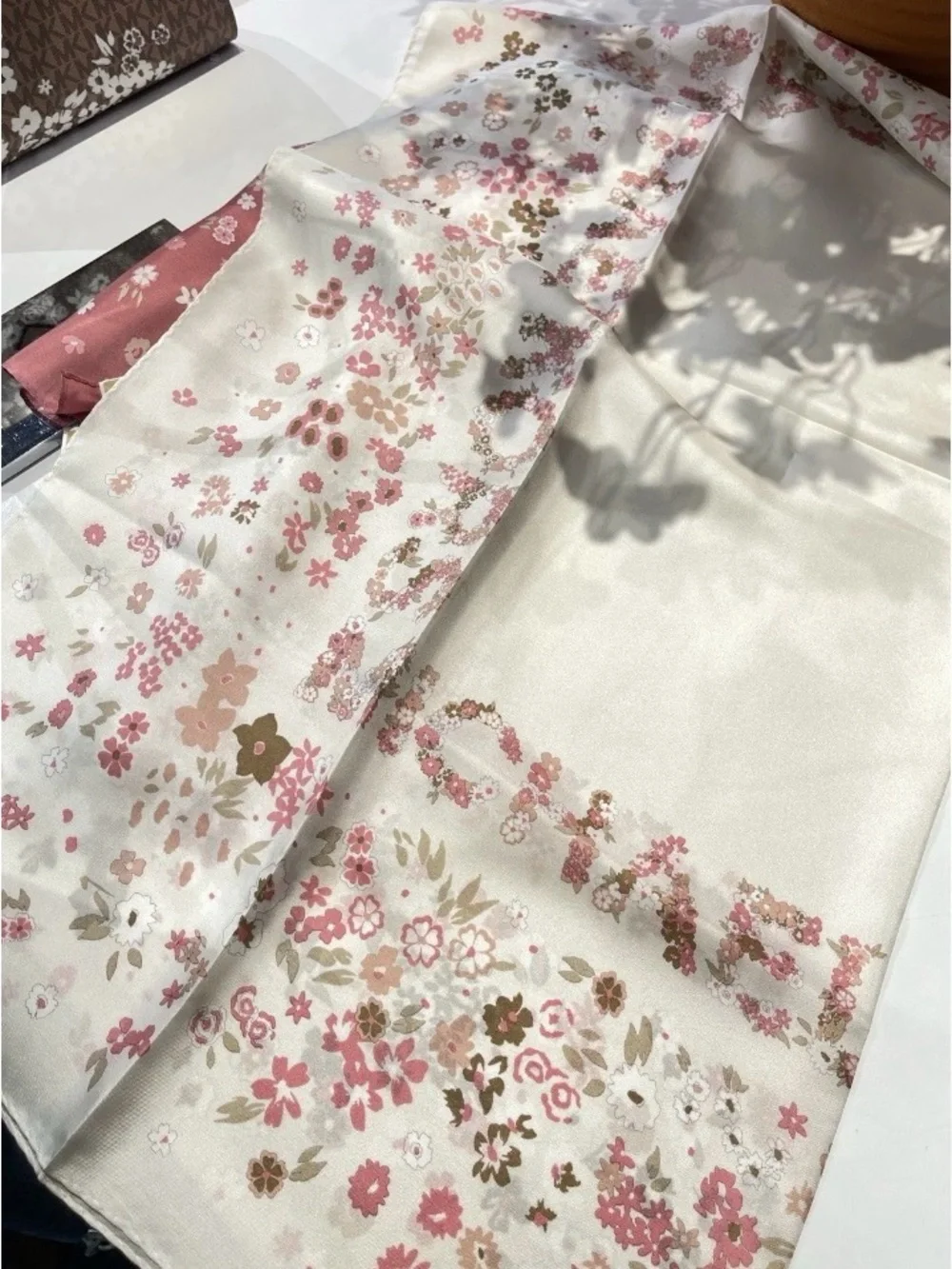 🤍New Michael Kors Dahlia Garden Silk Square